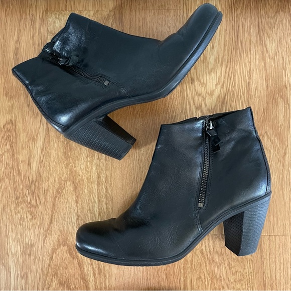 ECCO Touch 75 Bootie in Black Leather with side zippers Size 9 - Picture 4 of 6